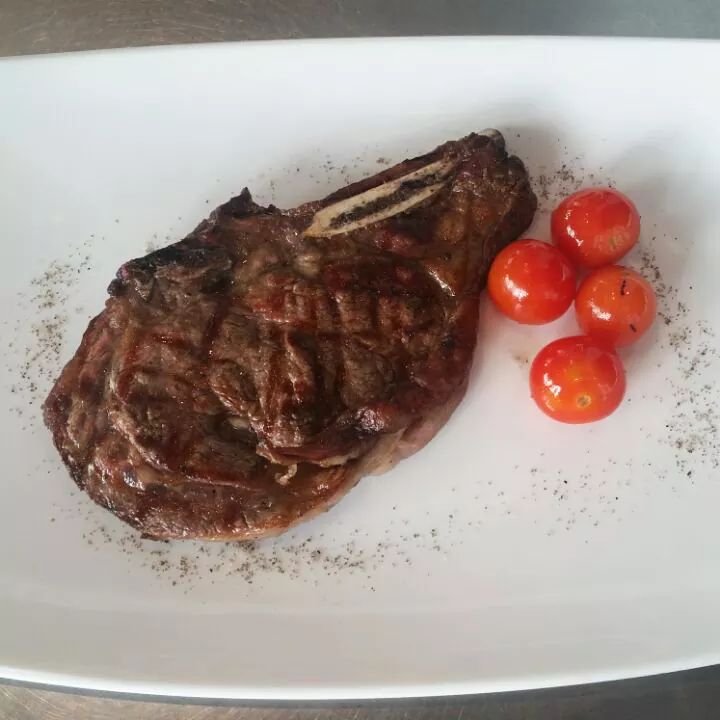 thesteakbar's tweet photo. Mention someone who you would share this mouthwatering Ribeye steak with! https://t.co/uVwbgjT0mn