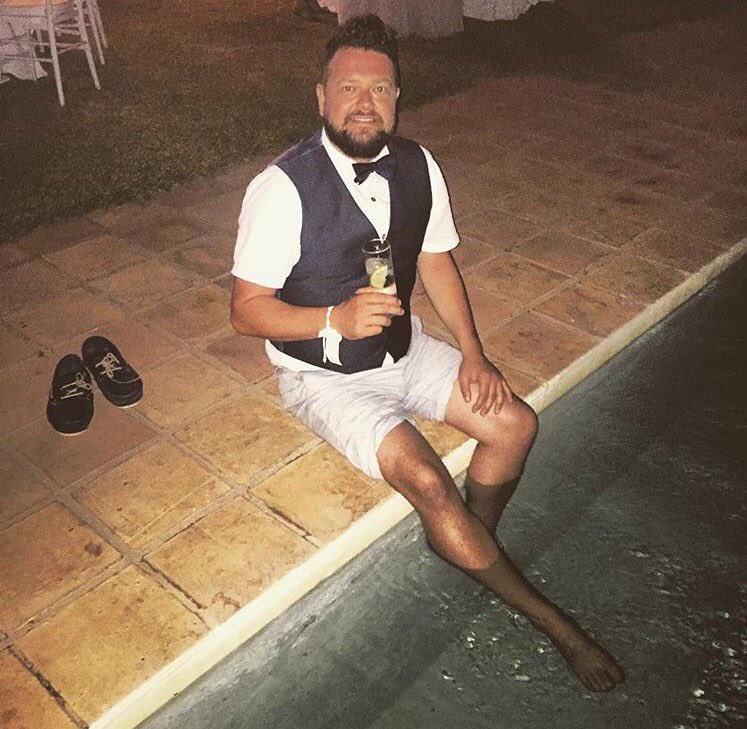 percy_puggle's tweet photo. @scott_mills @Chris_Stark @bbcradio1 here is a pic of me at my mates wedding in Spain last year , shorts and boat shoes #jobdone https://t.co/WhroxhCotV