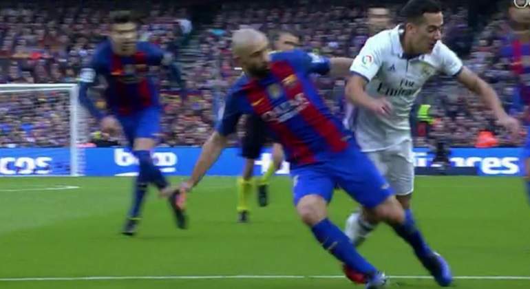 djmontero's tweet photo. Ahora resulta q el que le quiten la amarilla a Nacho desvirtúa la Liga. Que a la Farça no te hayan pitado un penalti en casi 80 partidos, no https://t.co/67NzUkhb74