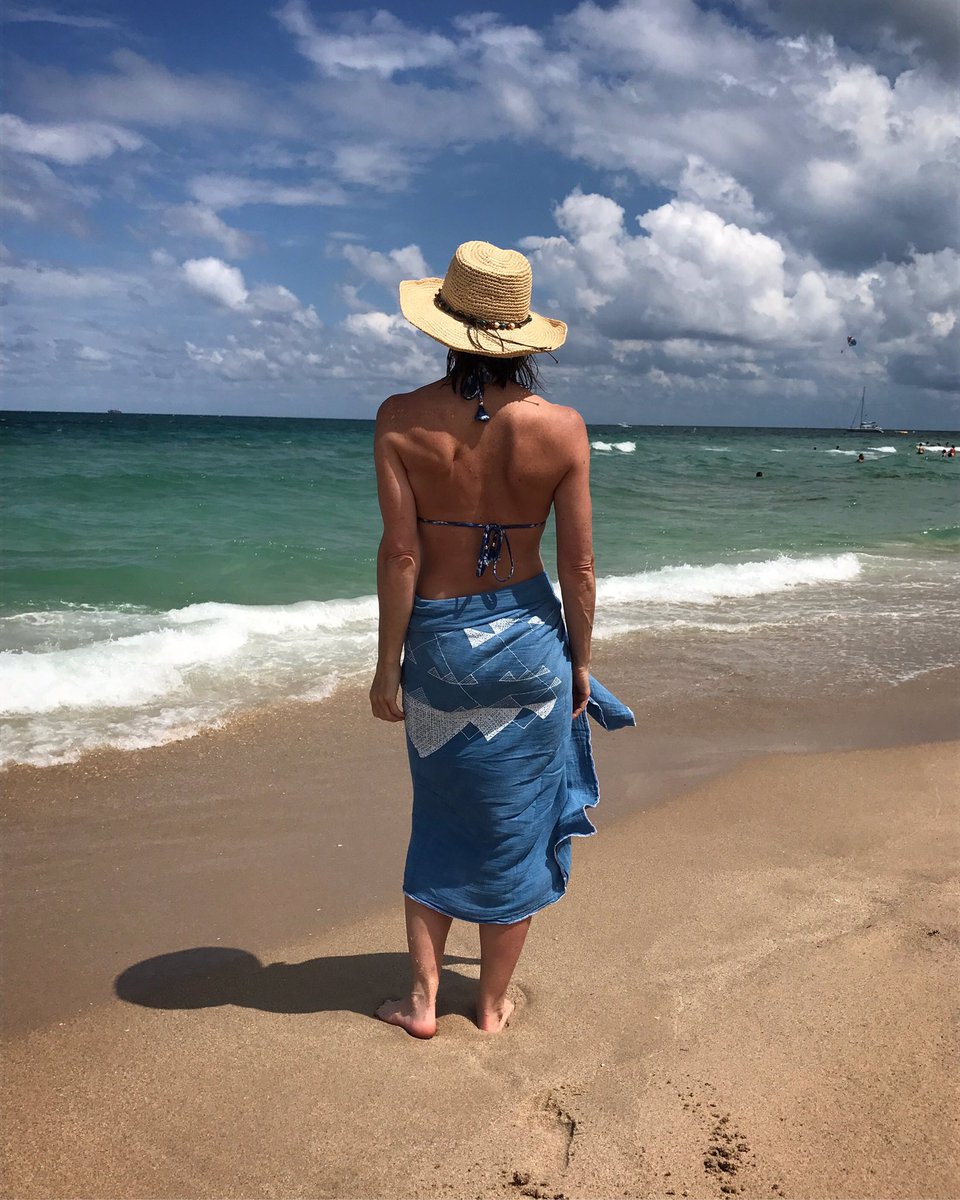 lisawalkerjh's tweet photo. From snow to sand the blanket scarf is the perfect travel companion. #textiledesign #blanketscarf #bambo https://t.co/KUHPMOMfJI
