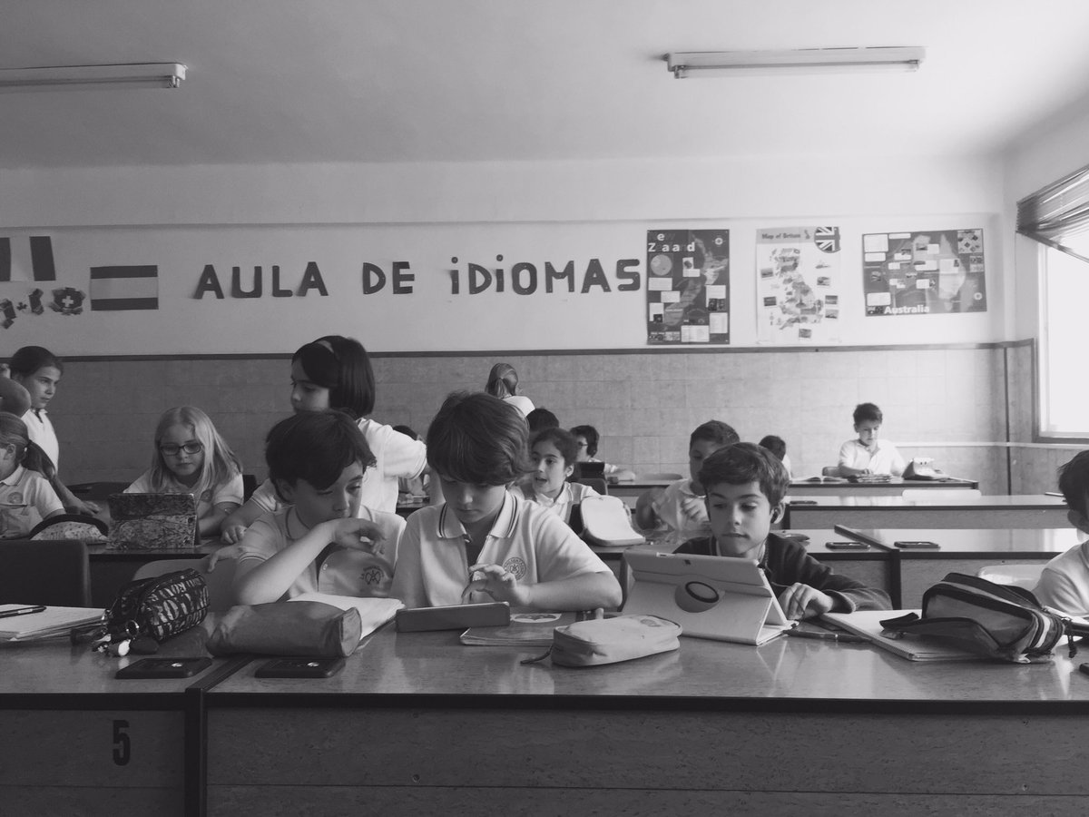 year4rocio's tweet photo. Cada uno a su ritmo... #prehistoria #tablet #paisajedeaprendizaje #4°EP #CCSS https://t.co/mZBiS9ZuJs