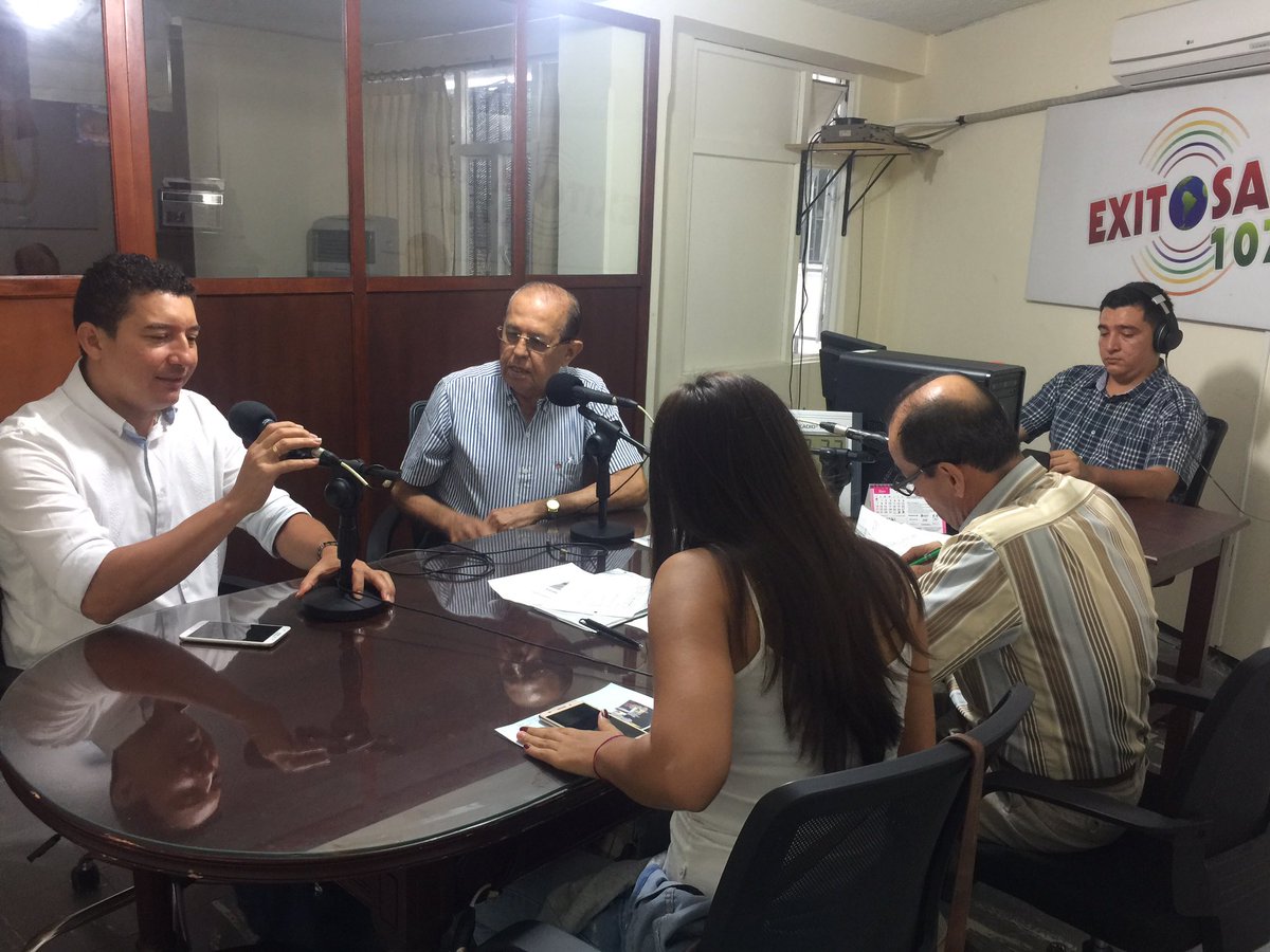 jalbeiroserna's tweet photo. Desde la Exitosa 107.8 les contamos a los metenses sobre los proyectos que adelantamos en nuestra @SocialMetaSec #TrabajandoSinParar https://t.co/381oGEqisJ