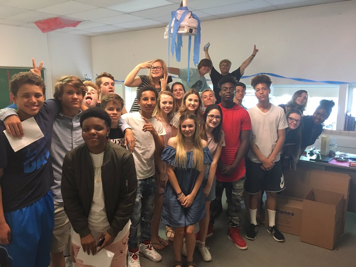 MrsFeistFFS's tweet photo. Had a great last day of school! I miss you guys already! #comevisitme https://t.co/MXXUZoe1JW