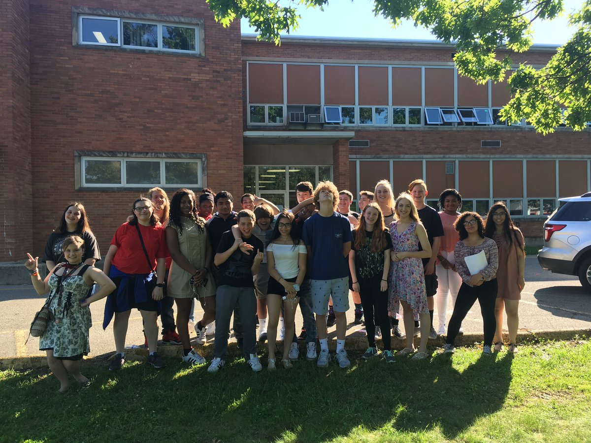 MrsFeistFFS's tweet photo. Had a great last day of school! I miss you guys already! #comevisitme https://t.co/MXXUZoe1JW