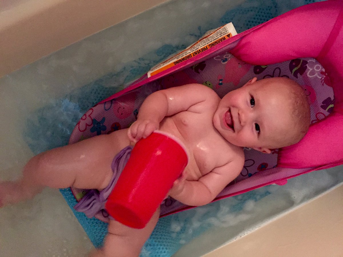 michellecourv's tweet photo. Baby fat rolls 😍 https://t.co/nadDS1xpcO