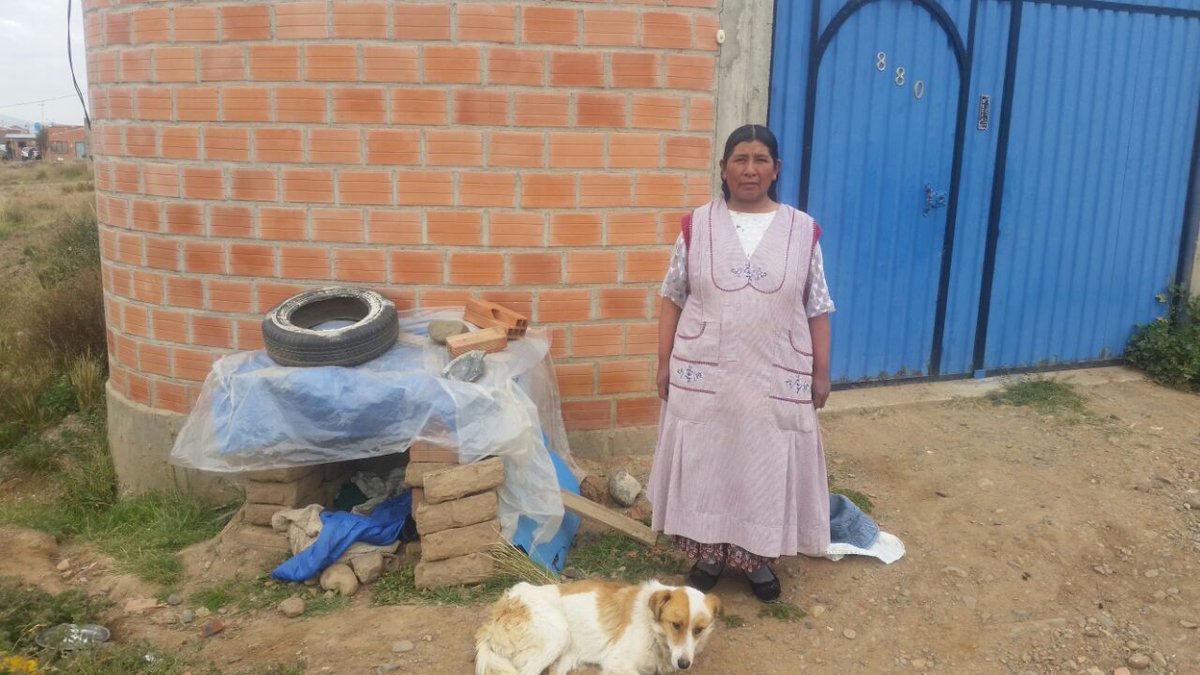 AnimalesSOS's tweet photo. Alicia Sonia Poma de Quispe un Ejemplo.
Vive camino a Viacha.Tiene tres adoptados, pero no le impide acoger a otros perritos de la calle https://t.co/NWkGtLXc1R