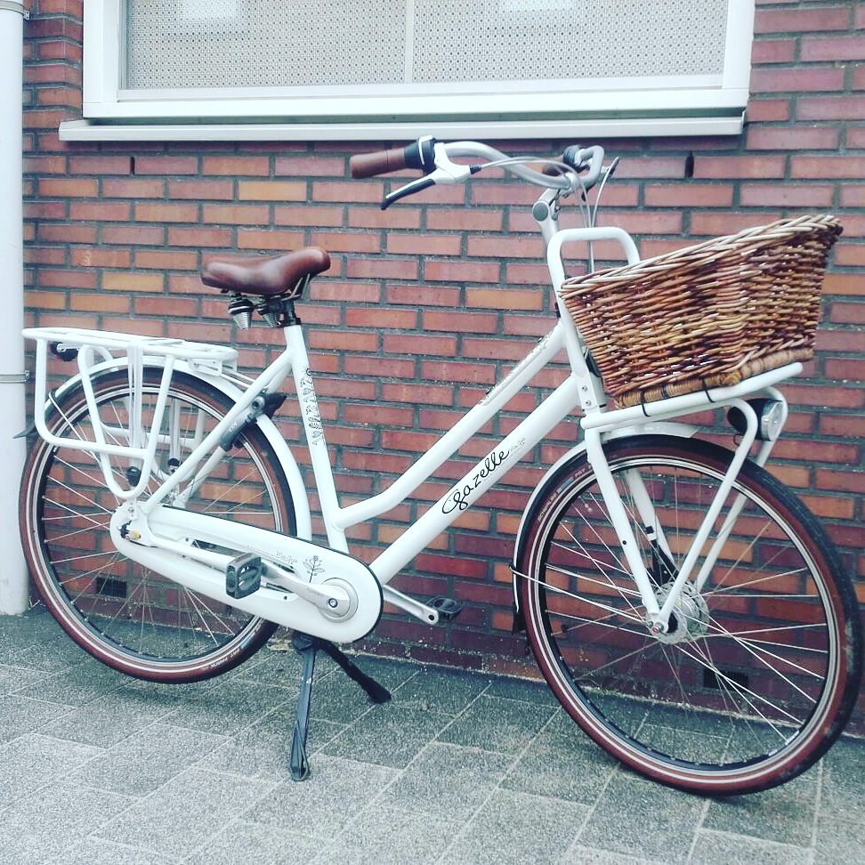 توییتر \\ Profile Mondt در توییتر: «Gazelle Miss Grace in nieuwstaat op  voorraad. Dubbele standaard en stuurslot. Kleur is heel licht blauw, tegen  het witte aan. € 429 https://t.co/43vTKwBcyT»