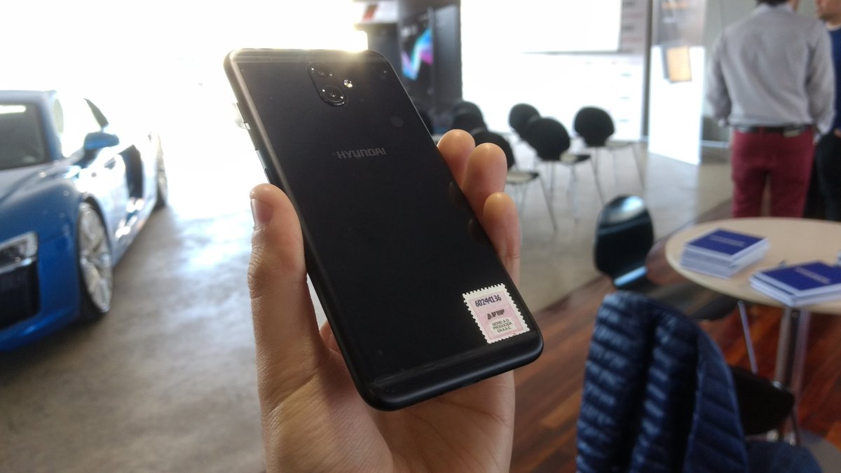 ENretail's tweet photo. #UltraLive2 de @Hyundai_Arg: pantalla 5.5", 64 GB, 4 de RAM, doble cam trasera de 13 MP y frontal de 13, CPU 8X @MediaTek a $10.000 https://t.co/239U0QQtce