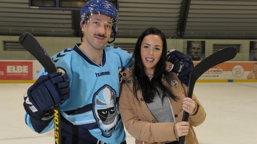 #TheHockeyShow on <a href="/UMFM/">101.5 UMFM</a> on Thursday at 5:30pm CT is proud to welcome <a href="/Reider5145/">Brandon Reid</a> &amp; <a href="/JessLReid/">Jessica Scott-Reid, M.A.</a> to the studio! Lots of hockey and travel talk!