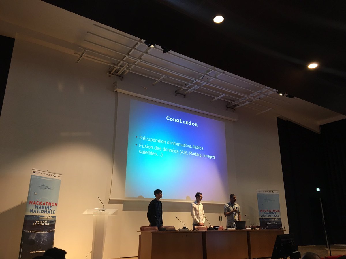 42born2code's tweet image. Dernière équipe du #hackathonMarine : identification automatisée et fiable des navires par traitement d'image avec #visionAPI