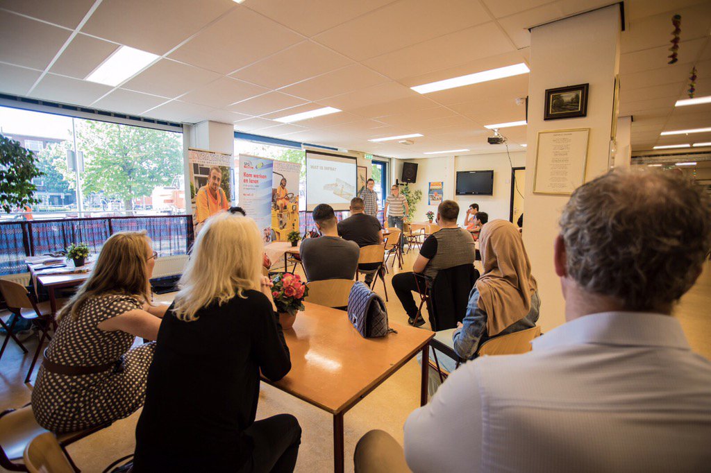 Jongeren maken kennis met de bouwplaats! Einddoel voor de week: iedereen een baan! #WvdA2017 #DHmaaktwerkt