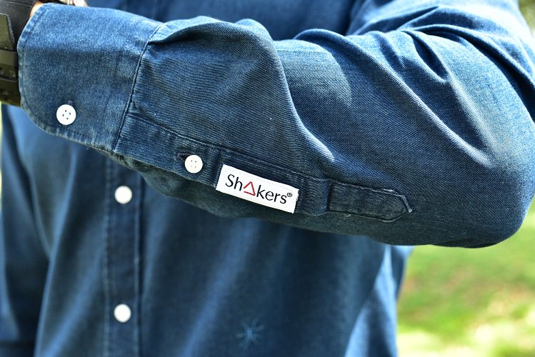 Todo se trata de los detalles 🔍
#shakers #FelizMiercoles #shirt #OOTD #minimal #nordictaly #Spain #Sevilla 
shakers.es
