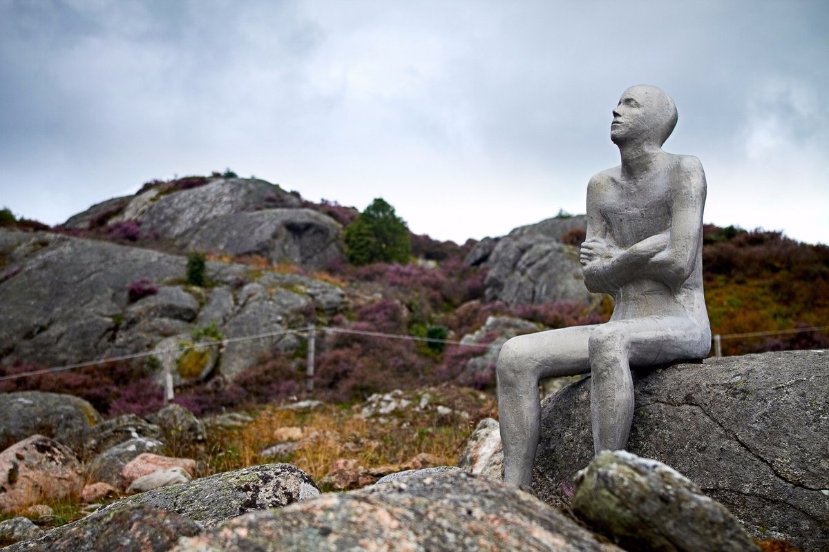 🇬🇧 If you join us on our 2-Day Cruise “Boat and Bike”, you’ll have the possibility to visit Pilane sculpture park on the island of Tjörn...