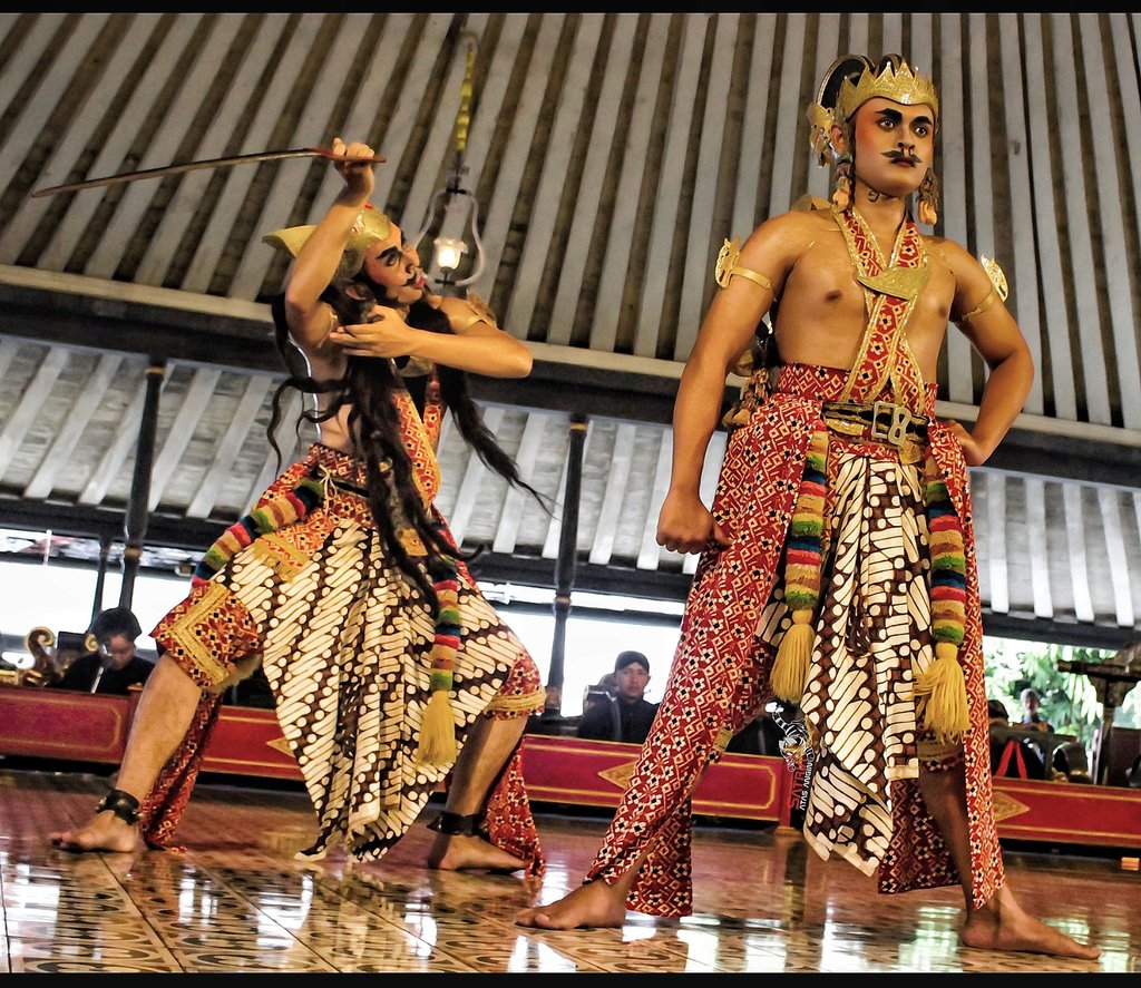 "Fragmen Mahabharata" dari ISI Yogyakarta di Bangsal Sri Manganti, Kraton Jogja. Minggu, 14 Mei 2017.....