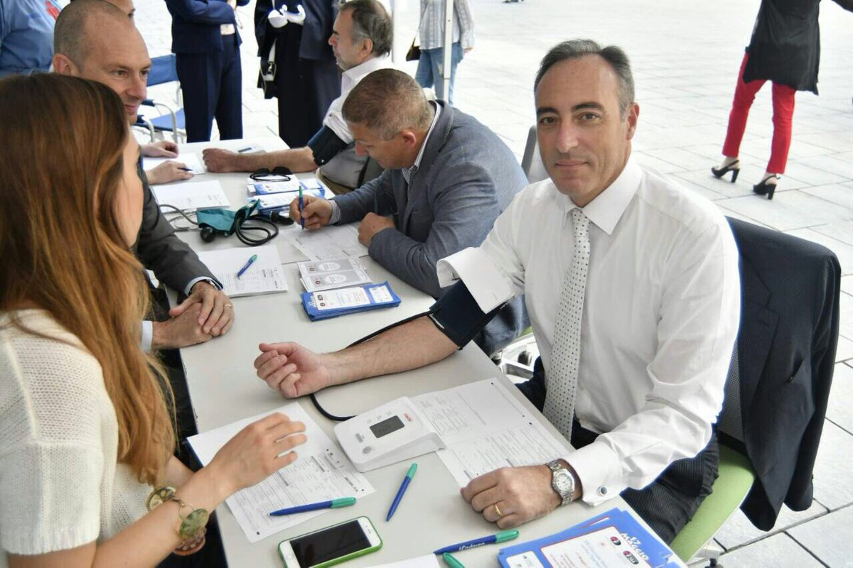GiulioGallera's tweet photo. 13ª Giornata #Mondiale contro l'#Ipertensione piazza Città di #Lombardia #screening #prevenzione @SIIA_IT https://t.co/Lg4TxdujCi https://t.co/UG0DEwdxnl
