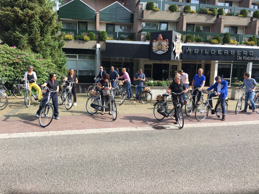 Deelnemers nieuwe groep #semcostyle Master Program in de zon op de fiets naar ultieme leerervaring met <a href="/ErikGrul/">Erik Grul</a>