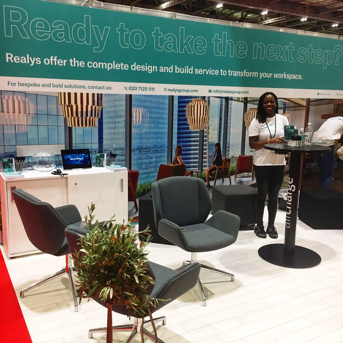 BecciLHill's tweet photo. We're at stand 8150 at @TheBusinessShow! Free water, #massage, tote bags, charging points and #workspace advice from @Realysgroup! #TBS2017 https://t.co/I7EF9ZYceD