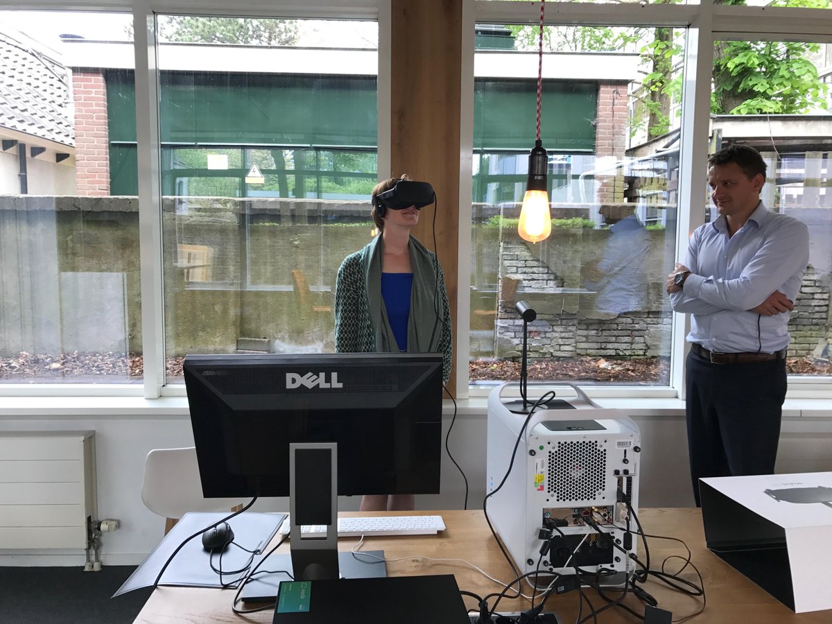 JouwOmgeving's tweet photo. @DFBrinckmann kwam gister langs met een #VirtualReality set. Samen werken we aan de inzet van VR in de #GGZ. #Vrendle #Coolminds #eHealth https://t.co/rJdg52BPRE