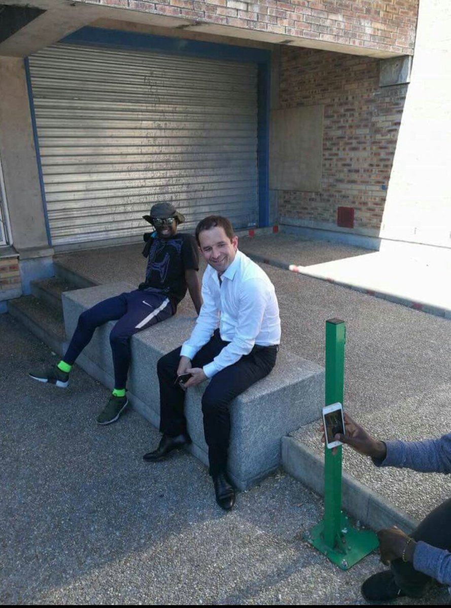 LeKouss's tweet photo. Benoit, j'bibi en bas, l'temps passe
Jvois le soleil se lever s'coucher j'mens quand j'dis "6% ça va" https://t.co/X517bwulTU