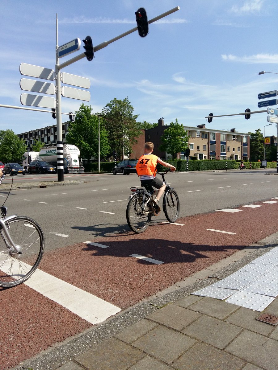 echtcynthia's tweet photo. Gaat super #controlepost # verkeersexamen @AnnavanBurengr8 https://t.co/0xjns5AuiY