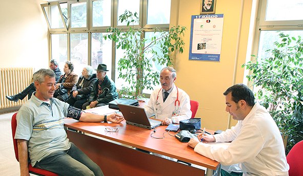 operapadrepio's tweet photo. 13^ Giornata contro #ipertensione,siamo al Poliambulatorio per #MisuraLaPressione,consigli e materiale informativo https://t.co/h5s9EgvOYa https://t.co/nlwm13yN6J
