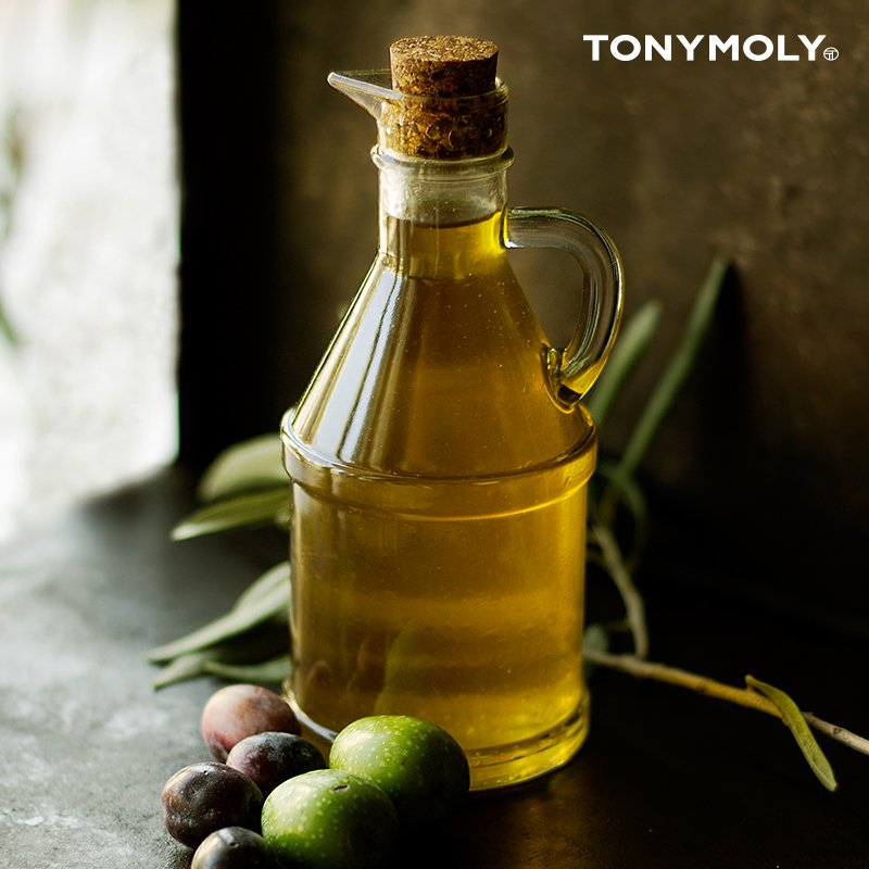 TONYMOLYPH's tweet photo. Did you know? Argan Oil does not only seal moisture but it's also great on fighting free radicals and from the outside! #TONYMOLYPH https://t.co/faOfOhGtKw