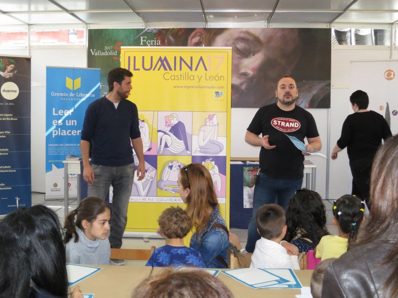 espacio_ilumina's tweet photo. Así volamos en la @FerialibroVLL https://t.co/u7XahVOOo9 https://t.co/KdNoz3V7t2