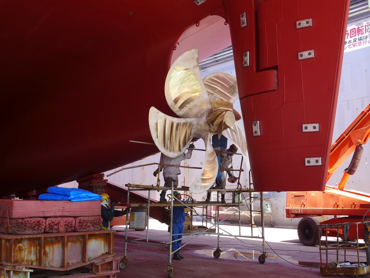 写真は、りつりん2のスクリュープロペラで、船はこのプロペラを回して