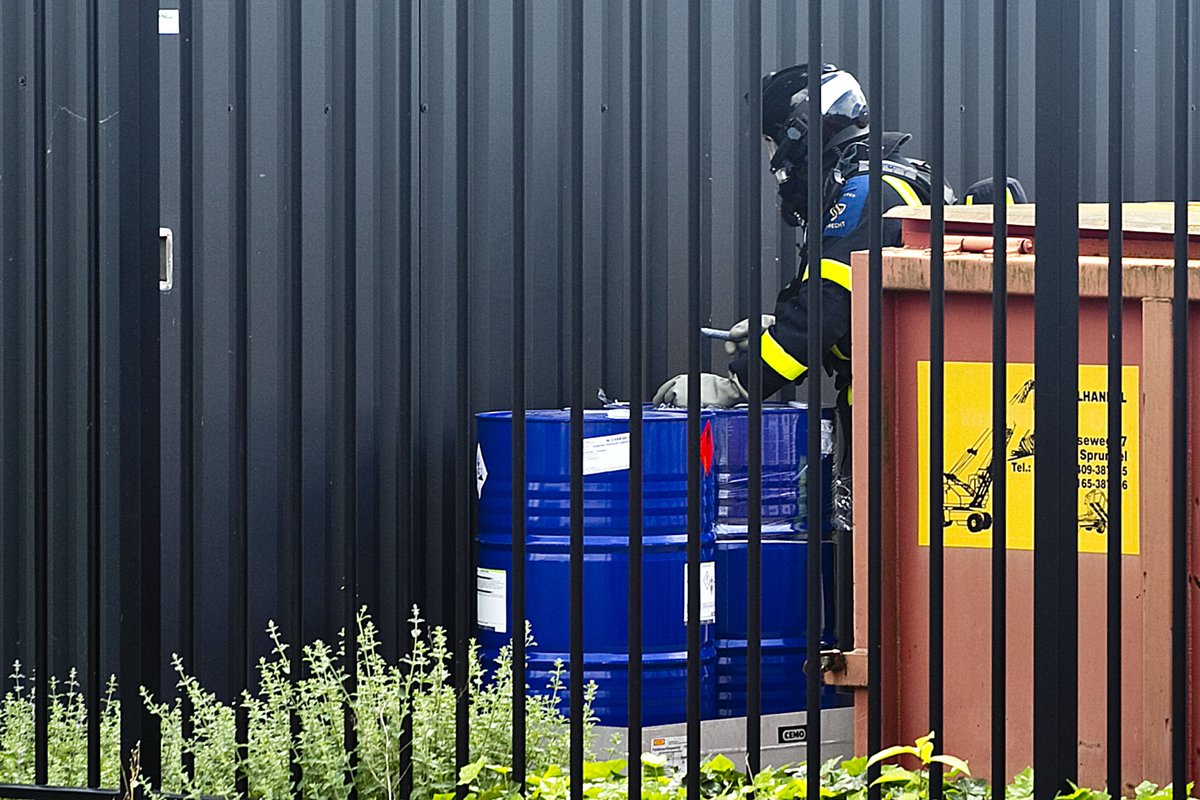 Een vat met ontvettingsmiddel stond door de hitte op springen destemvandordt.nl/nieuws/algemee…