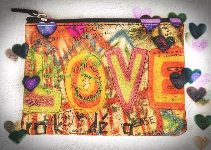 BklynStThreads's tweet photo. #purse #bronx #wallet #graffiti #brooklynstreetthreads #brooklyn #nyc #urban #dope #fashion #ucf #StreetArt #newyorkcity #love #graffitiart https://t.co/anIL3EAIxT