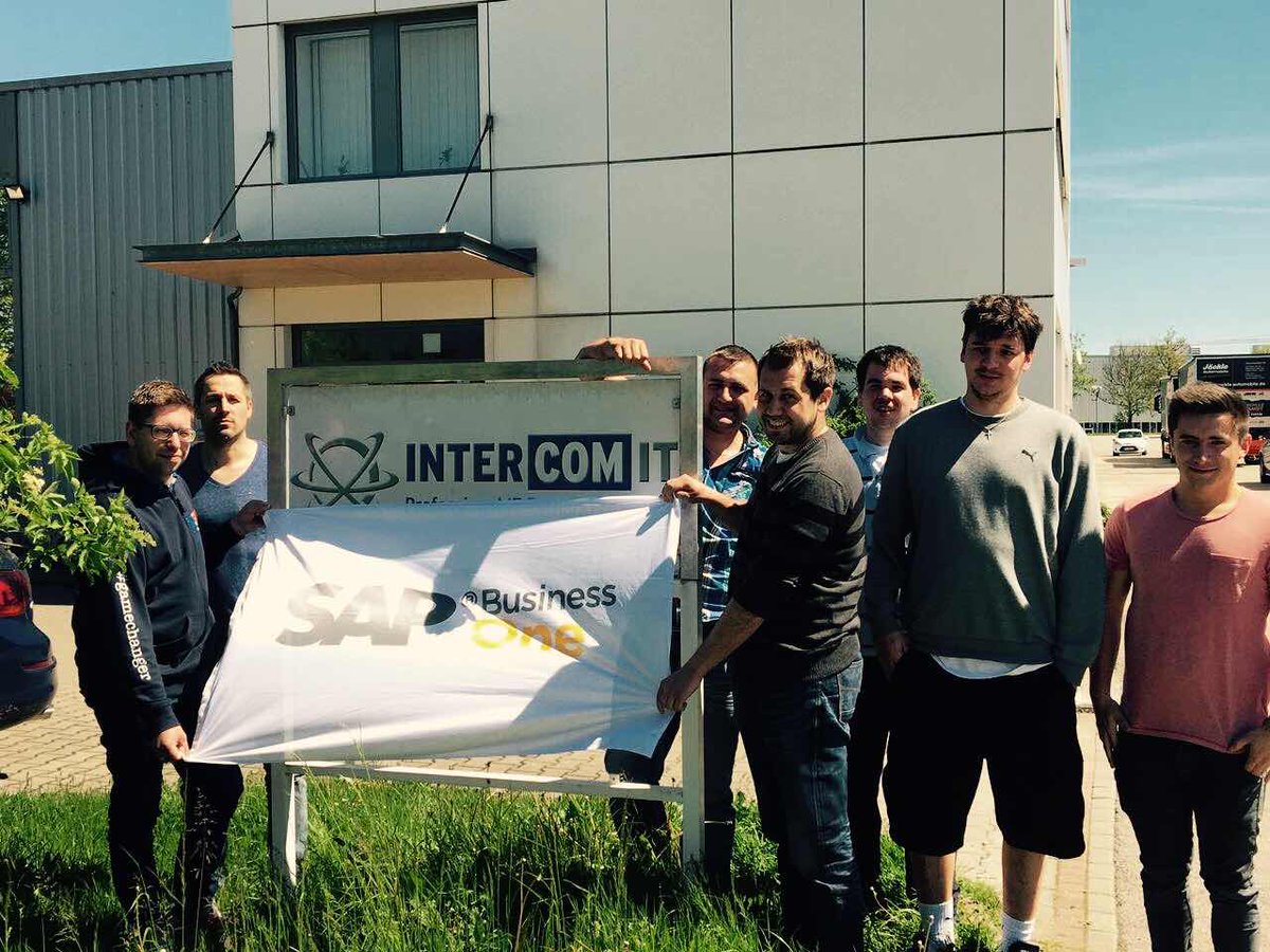 myOSCSI's tweet photo. Die #ERProckstars mit unserem Kunden Intercom IT. #TeamOSCsi #SAPBusinessOne #ERPassion #GameChanger https://t.co/O9CRaMQpQQ