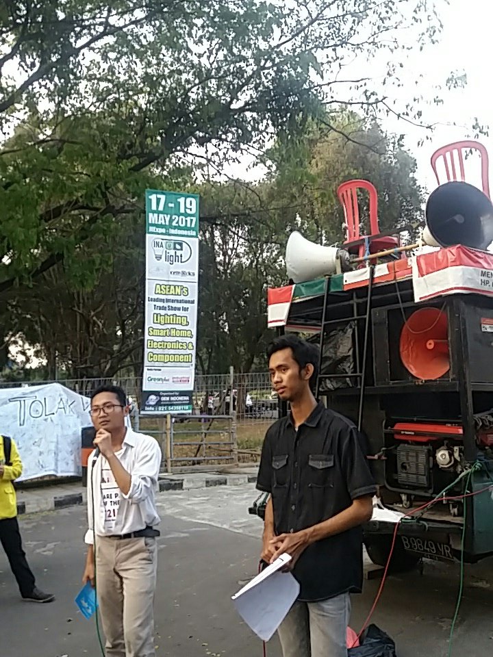 pamijktraya's tweet photo. Orang2 yg berhasil masuk ke JI Expo

#kickWTPM
#KamiBukanAsbak https://t.co/QNzbsydnyr