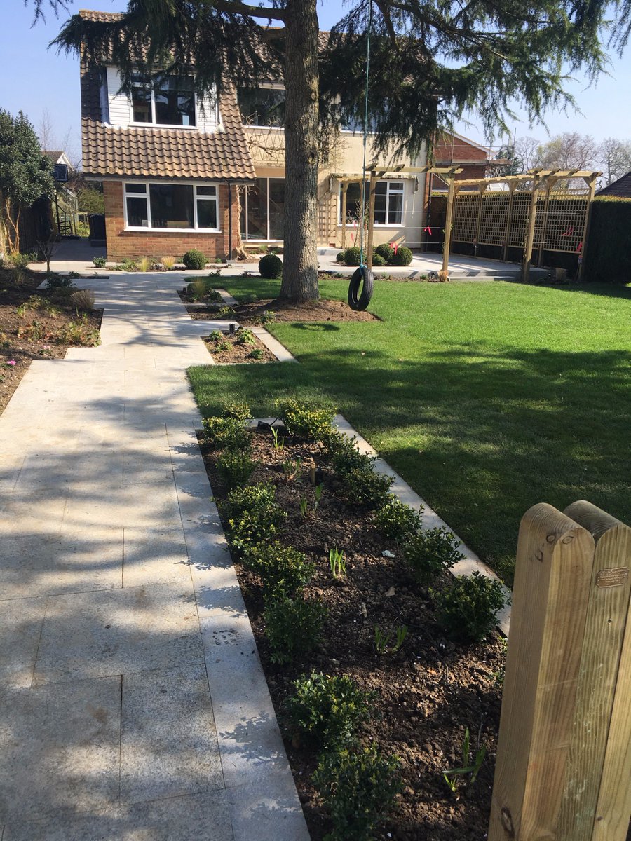 OpenviewLand's tweet image. Our site in #Reigate - planting @palmsteadmedia &amp;amp; turf complete &amp;amp; terrace ready for the summer months @CEDNaturalStone #stone #landscape
