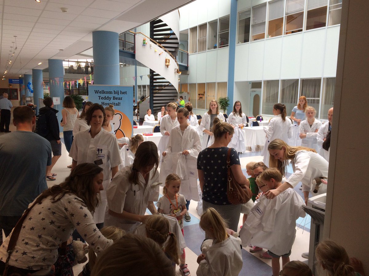 DJStelpstra's tweet photo. @umcg @corrien_bakker #teddyhospital 👨🏽‍🔬👩🏽‍🔬 https://t.co/sXaitLZkxi