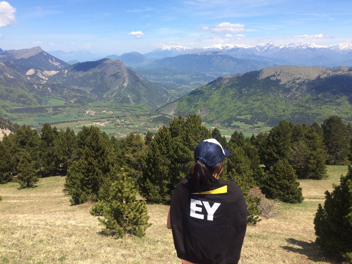 KimMaiii's tweet photo. Pendant 4 jours, @EY_CarrieresFR a participé au @startrekk_escp, qui réunissait une centaine d'étudiants https://t.co/4mp2Vp1PcY