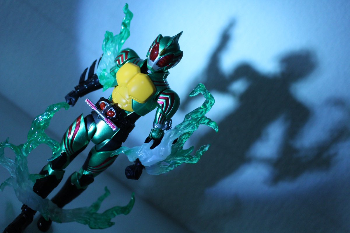 たかぴー No Twitter お前は誰だ 俺の中の俺 影に隠れた その姿見せろ 年ぶりぐらいにフィギュア買った フィギュアーツ 仮面ライダーアマゾンズ アマゾンオメガ