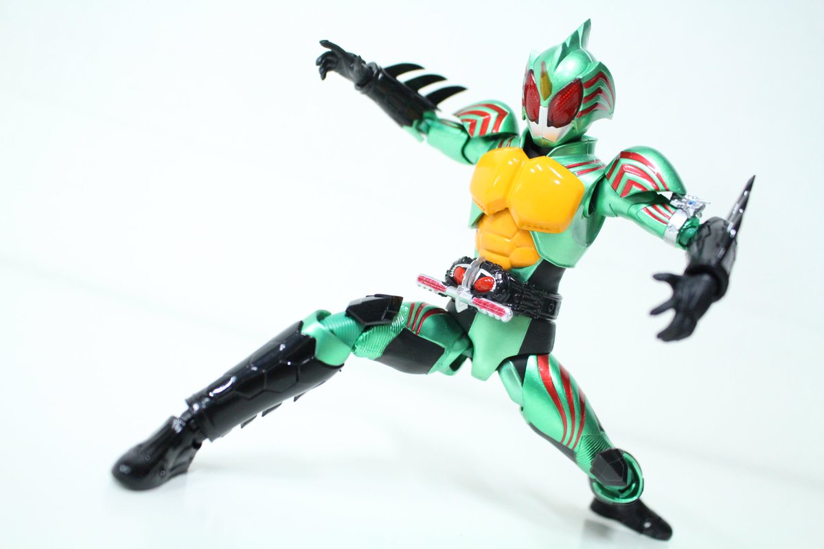 たかぴー No Twitter お前は誰だ 俺の中の俺 影に隠れた その姿見せろ 年ぶりぐらいにフィギュア買った フィギュアーツ 仮面ライダーアマゾンズ アマゾンオメガ