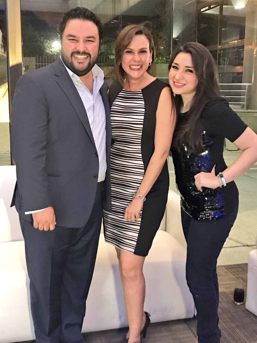 VickyCastilloTV's tweet photo. Un prilegio entrevistar a @MarioChangTenor y la soprano @diariodeunavoz No se pierdan #ElixirDelAmor 25 y 27 mayo. https://t.co/bzXXCDbD62 https://t.co/rD0yeTGLQ4