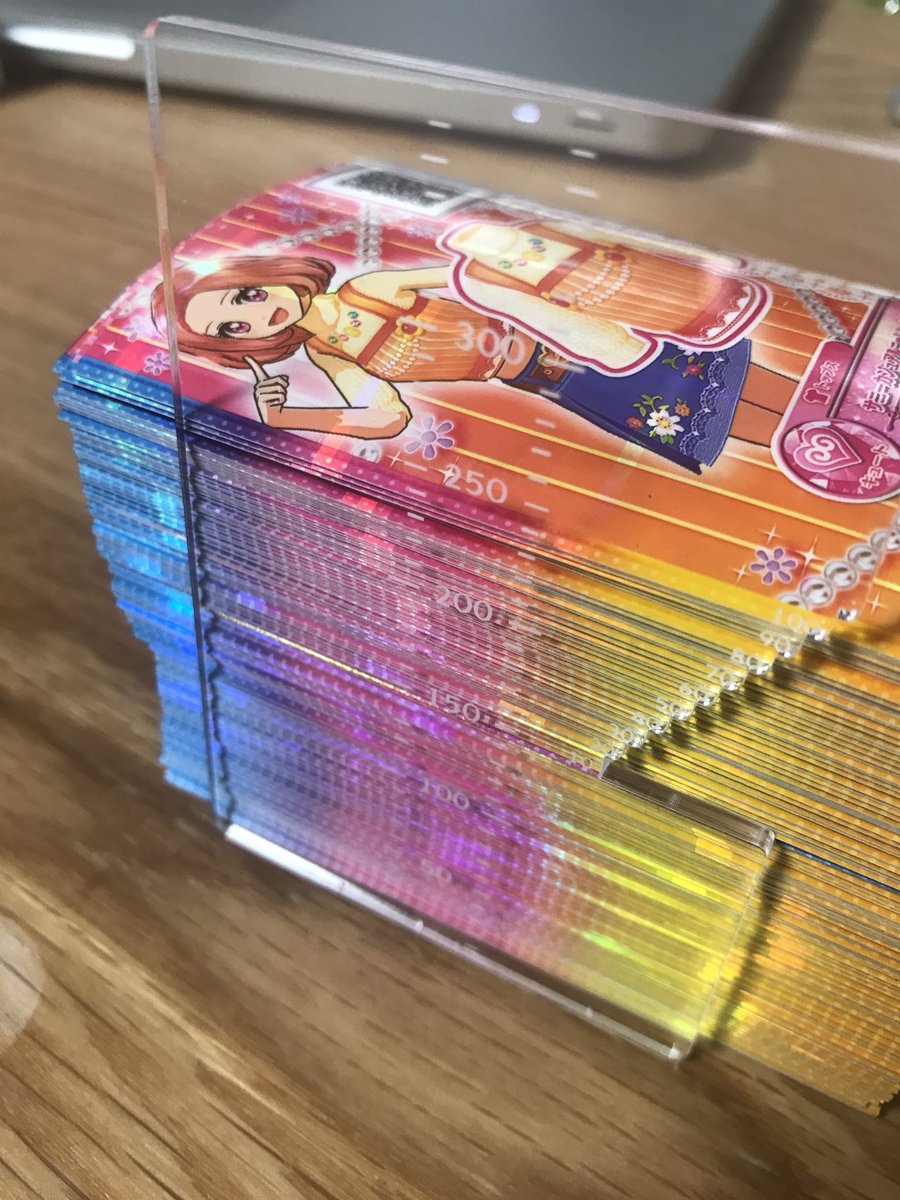 すいか アイカツ 試作ですが アイカツスターズのカード枚数を測るためのスケール作ってみました 完成したら欲しい方に差し上げます エンカウントした時に声かけて下さい 挟む部分使うと 1枚くらいの誤差で測れます アイカツカードサイズ