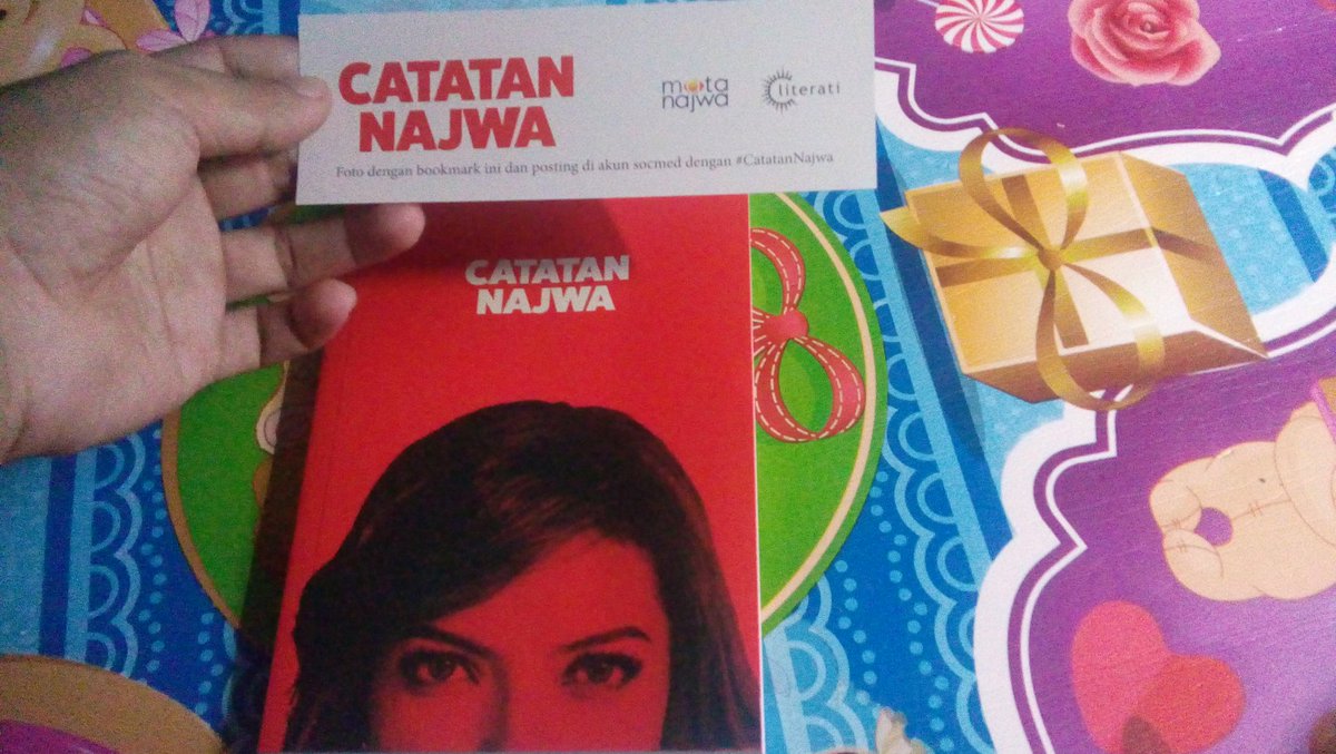 OmanPsi's tweet photo. Mba @NajwaShihab tinggal tanda tangannya aja nih. #CatatanNajwa https://t.co/q6oIEVFCpF