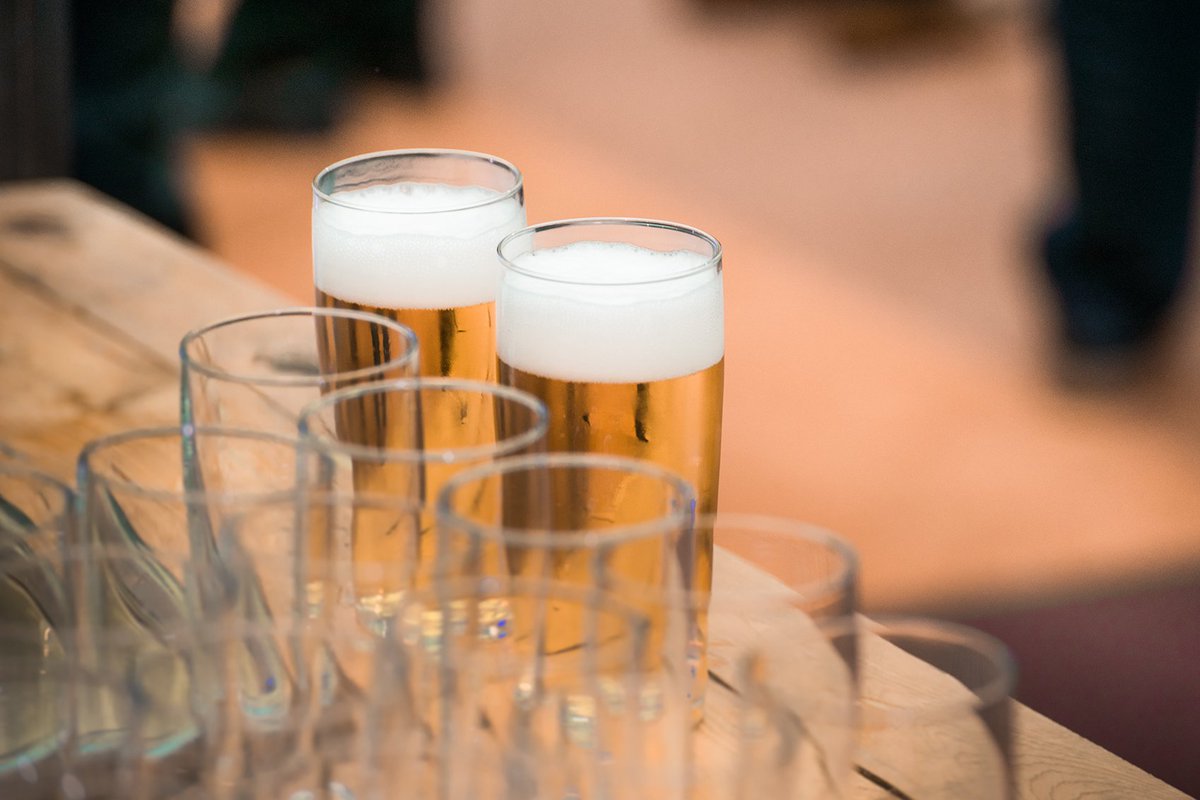 Lekker weer, lekker #bier. Ook je zomerse #borrel kunnen wij voor u verzorgen. Neem nu contact op! #lekkerweer #zomer #bier #terrasweer