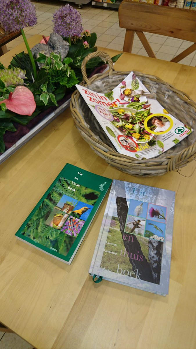 Lief......nieuw leesvoer voor bij de koffietafel. Klant komt het nieuwe boek van het Limburgs-landschap brengen. #arcen #lief #spar