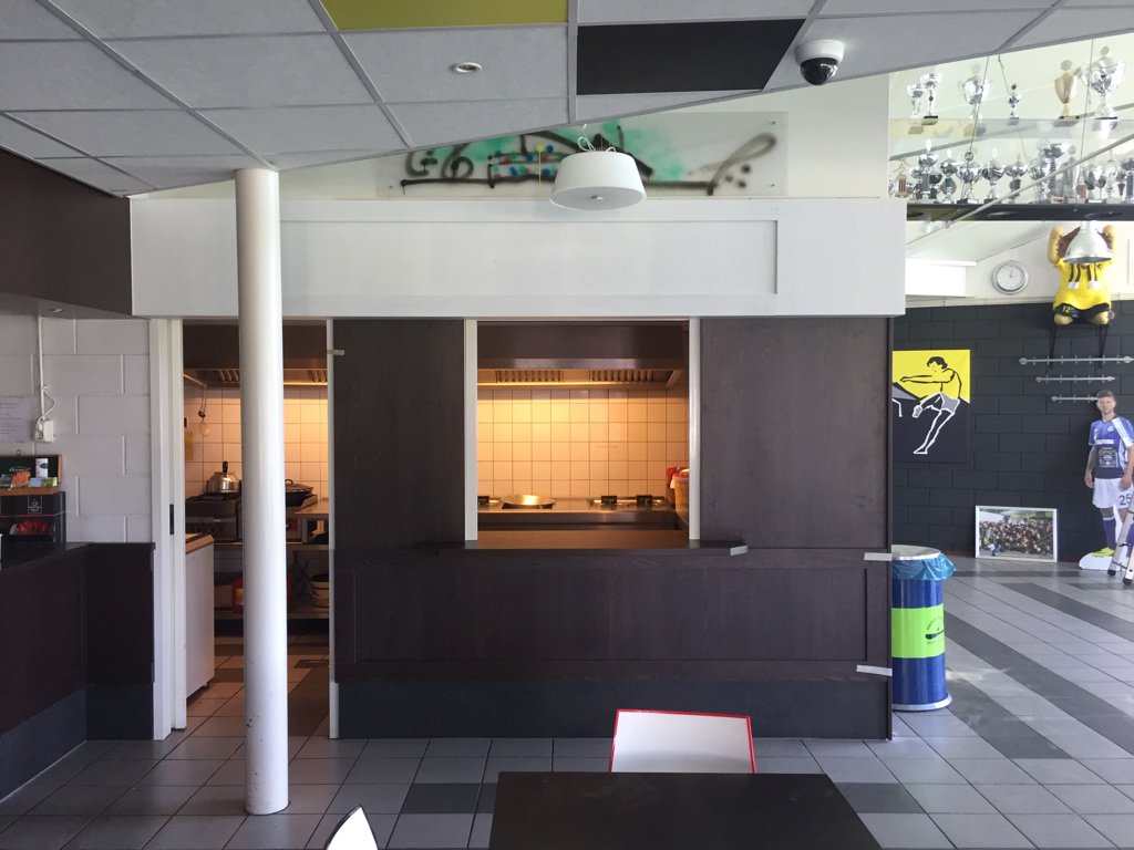 pjvanrijn's tweet photo. @CjvvA @C100CJVV @CjvvA @C100CJVV en klaarrrr! #snackcorner https://t.co/AdQdaNSCdX