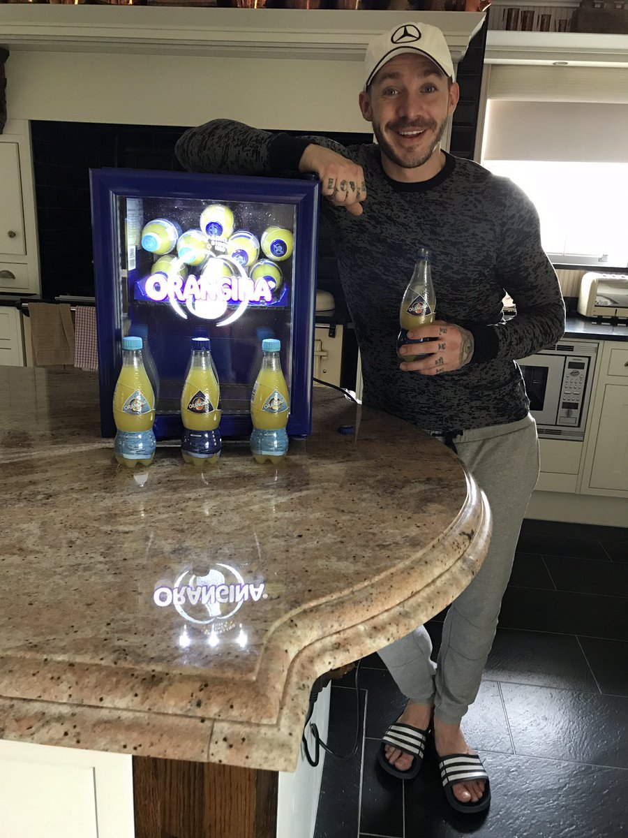 SM_realX's tweet photo. Couldn't of come at a better time on this day! Thanks for the delivery @OranginaUK #bettershaken https://t.co/bW9B8iWn5A
