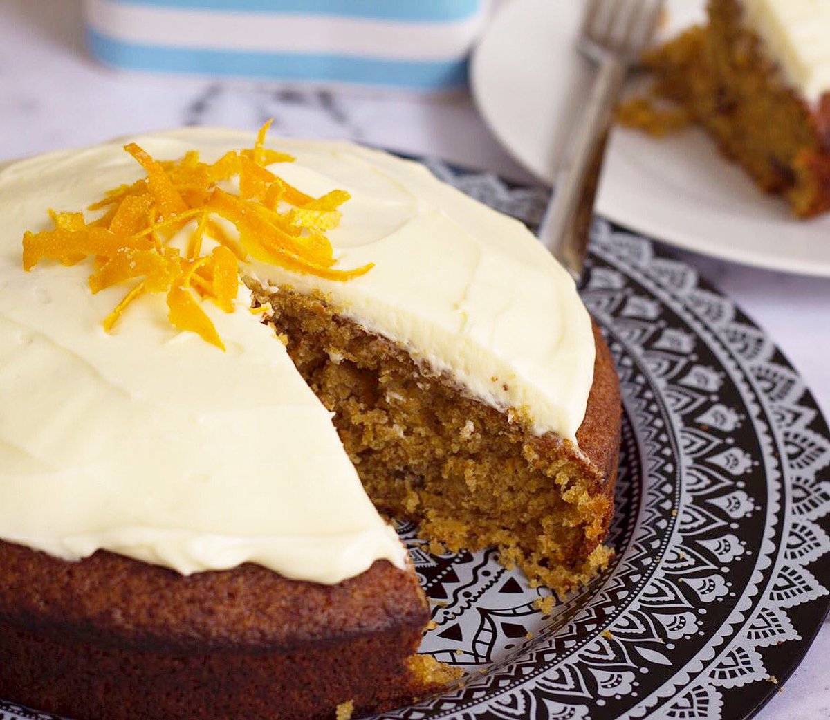 twogirlsbake's tweet photo. Elevenses? Only if it's in the form of cake. This Carrot and Orange one to be precise. Recipe coming soon 🥕🍰 #WorldBakingDay #foodie https://t.co/k7CRe5FudQ