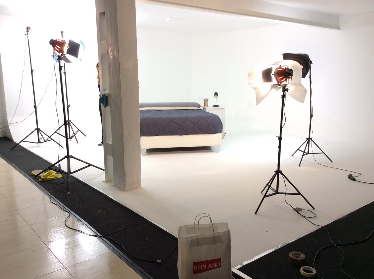 Bedland_es's tweet photo. Día de rodaje 🎥 @Univackcreative @UnivackRecords 
#ColchonViscoelastico #North 🛌https://t.co/6C2xyyotMq 
Muy pronto veréis el resultado 🚀 https://t.co/G2de4nmLzI