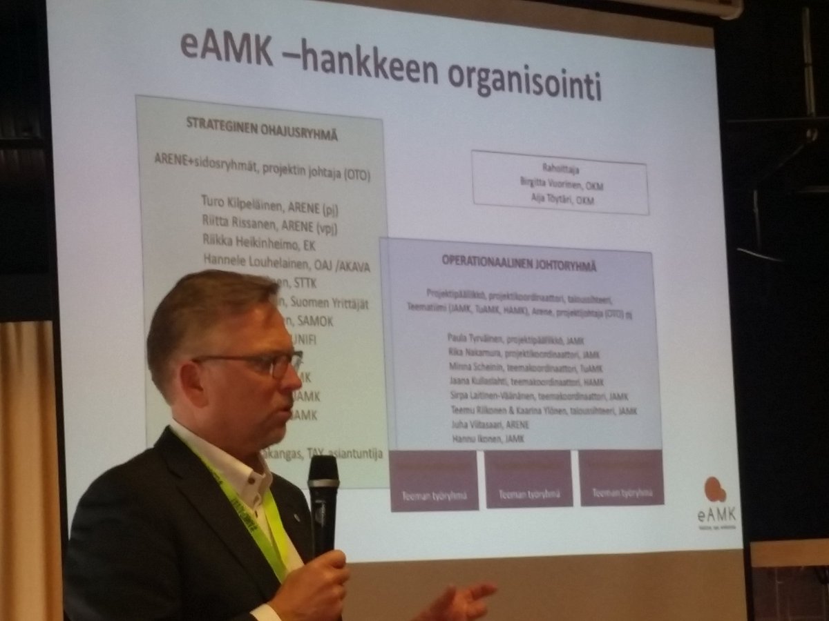 MinnaScheinin's tweet photo. eAMK-hanke esittelyssä #AMKpaeivaet2017 . Projektin johtaja Hannu Ikonen esittelee. https://t.co/1BiddXsFZt