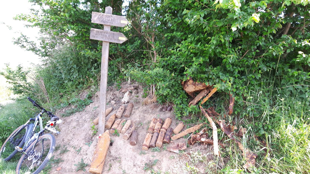 CookseyJon's tweet image. Hot work cycling Bullecourt battlefield in 30 degrees on centenary of close of second battle.