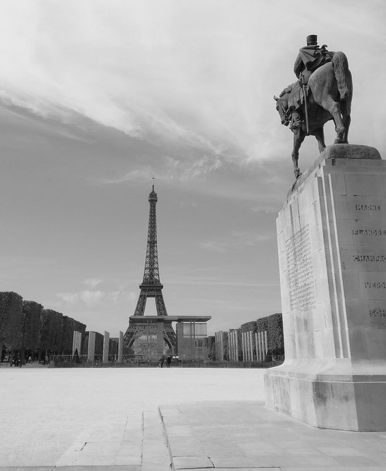 💞💕 Plein de gros bisous mes ch&eacute;ris ! Bonne journ&eacute;e ! 💕💞 #paris17 #PictureOfTheDay #blackandwhite #RT<a href="/tag/blackandwhite"class="tags"><span>#blackandwhite</span></a><a href="/tag/rt"class="tags"><span>#rt</span></a><a href="/tag/pictureoftheday"class="tags"><span>#pictureoftheday</span></a><a href="/tag/paris17"class="tags"><span>#paris17</span></a>