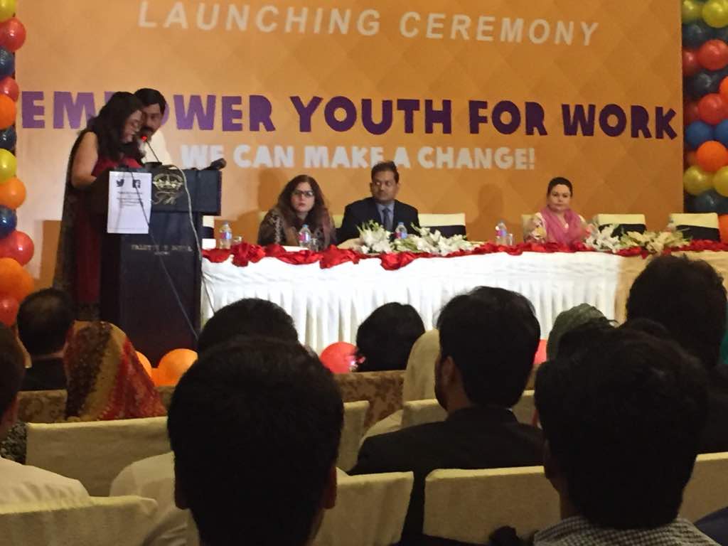 MEMOONA616's tweet photo. Glimpses from #EmpowerYouthForWork @Oxfam @urbanunittwitte @GovtOfPunjab #TabeerHum @TabeerHum #layyah district to get 17000 jobs for youth https://t.co/i0FGWsbHM8